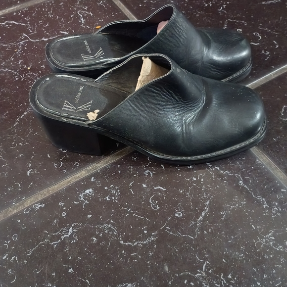 White Mountain Black Leather Clogs Size 8 - Picture 2 of 5